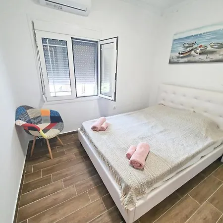 Blonde Cat Apartment *